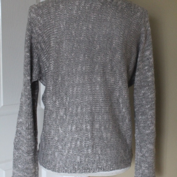 Grey 3/4 Open Sleeve Sweater. - Picture 5 of 6